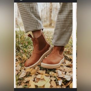 New sorel hi line chelsea  boot